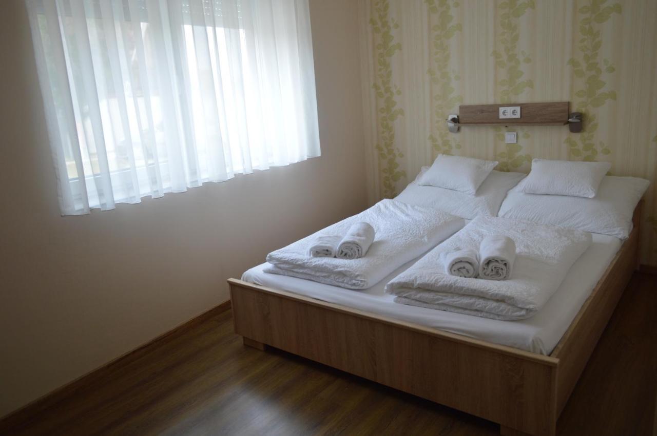 Bettina Vendégház Apartamento Kiskoros Exterior foto