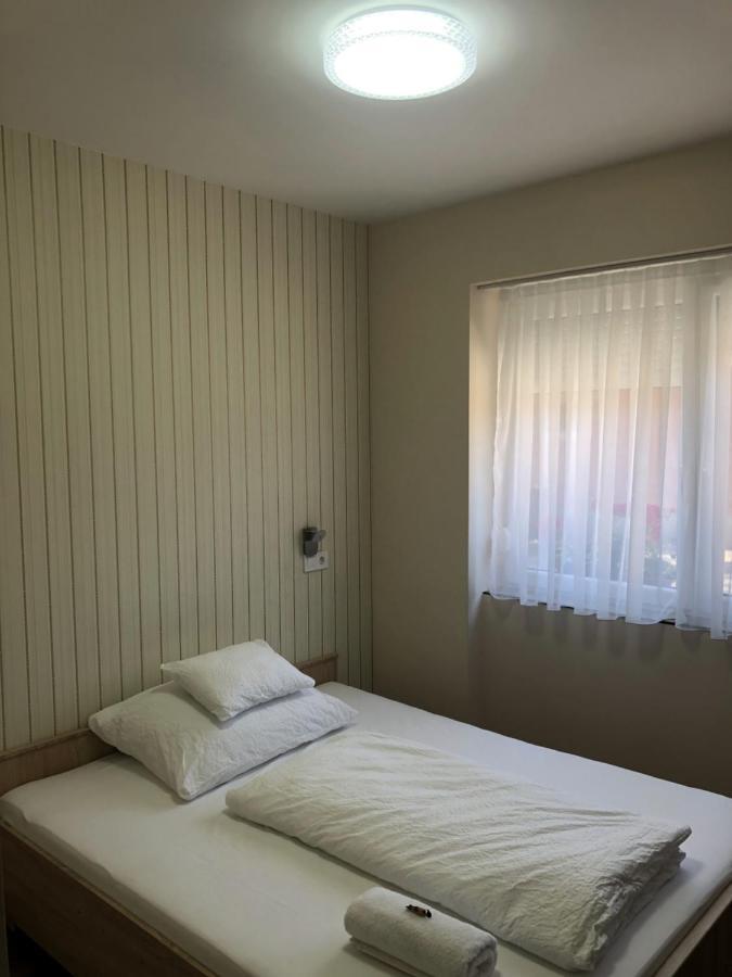 Bettina Vendégház Apartamento Kiskoros Exterior foto
