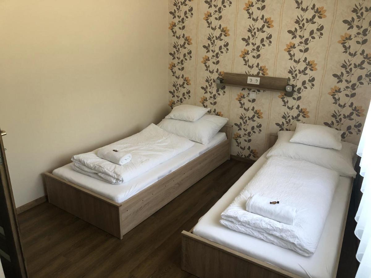 Bettina Vendégház Apartamento Kiskoros Exterior foto